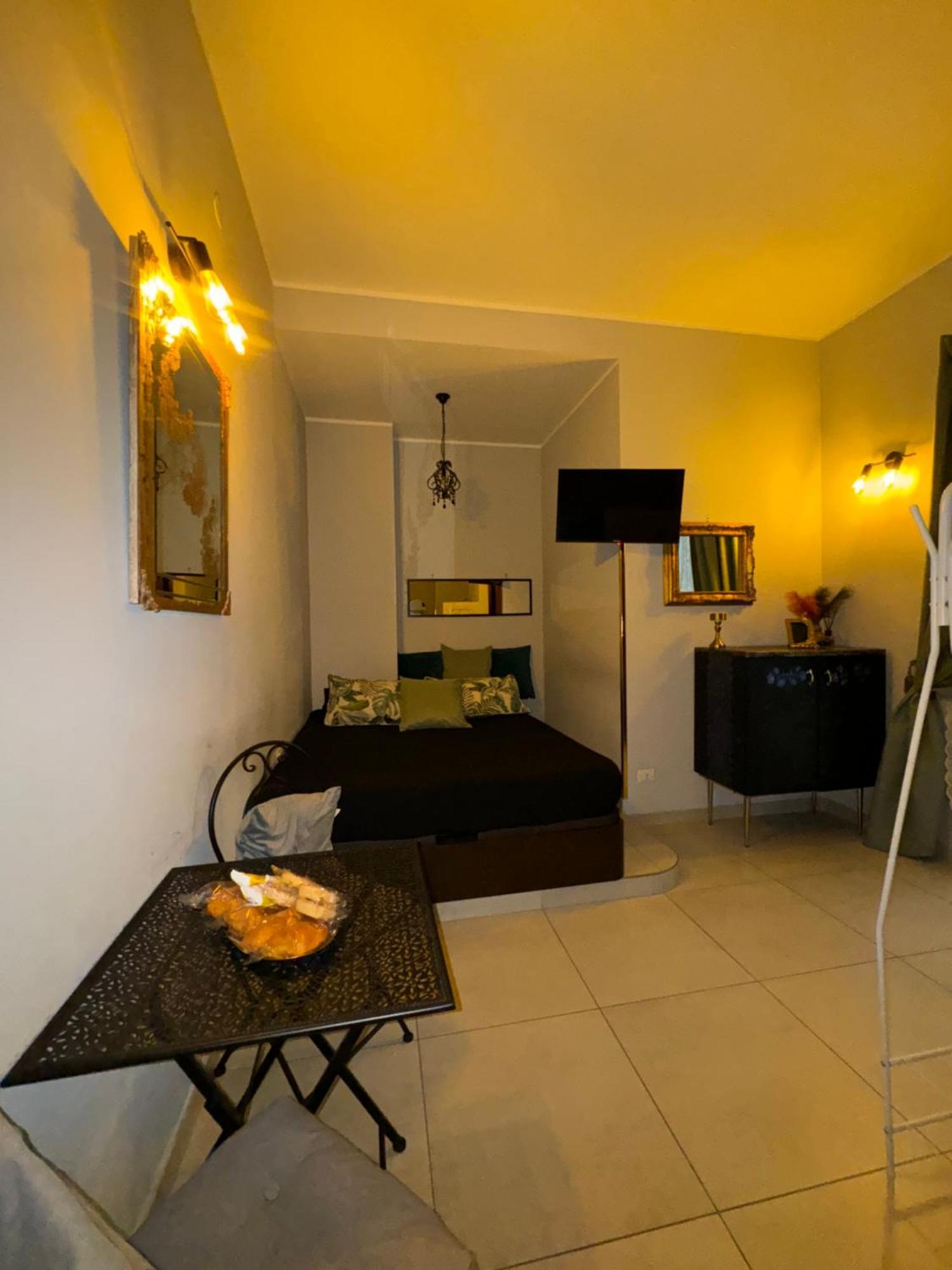 Bella 'Mbriana Apartment Наполи Екстериор снимка